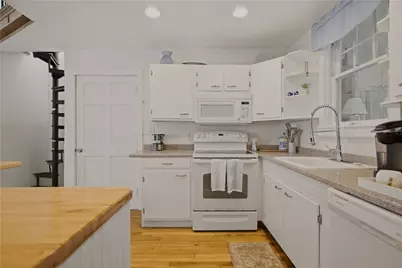 91 Easton Avenue, Portsmouth, RI 02871 - Photo 10