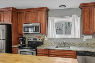 28 Gardner St, Pawtucket, RI 02861 - Photo 6