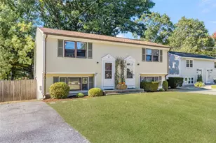 131 Kenyon Ave, Warwick, RI 02886 - Photo 2