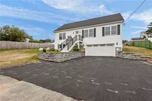 121 Robert Gray Ave, Tiverton, RI 02878 - Photo 4