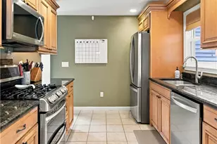 248 Knollwood Dr, Woonsocket, RI 02895 - Photo 10