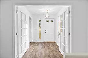 565 Sandy Ln, Warwick, RI 02889 - Photo 6