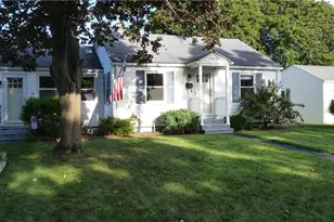34 Union Ave, Warwick, RI 02889 - Photo 2