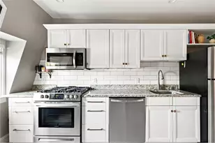 8 Everett St, Newport, RI 02840 - Photo 8