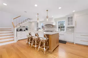 124 Memorial Blvd, Newport, RI 02840 - Photo 10