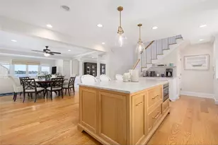 124 Memorial Blvd, Newport, RI 02840 - Photo 22