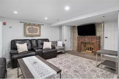 807 Pontiac Avenue, Cranston, RI 02910 - Photo 8