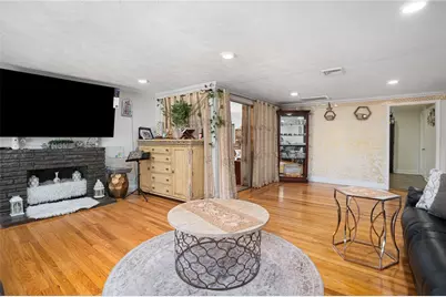 807 Pontiac Avenue, Cranston, RI 02910 - Photo 4