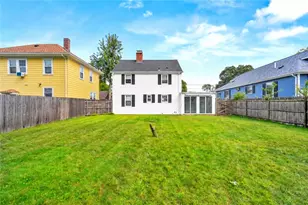 33 Linden Ave, East Providence, RI 02916 - Photo 4