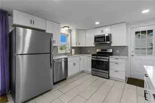 66 Palace Ave, Warwick, RI 02886 - Photo 4