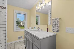 66 Palace Ave, Warwick, RI 02886 - Photo 20