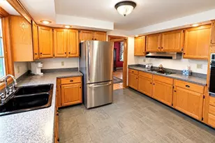 8 Woodcrest Dr, Cumberland, RI 02864 - Photo 12