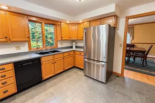 8 Woodcrest Dr, Cumberland, RI 02864 - Photo 10