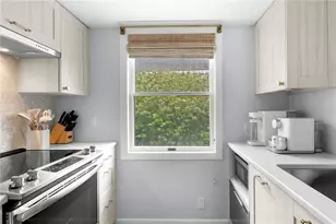364 Bellevue Ave, Newport, RI 02840 - Photo 6