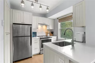 364 Bellevue Ave, Newport, RI 02840 - Photo 4