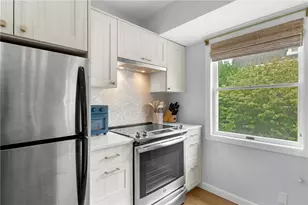 364 Bellevue Ave, Newport, RI 02840 - Photo 4