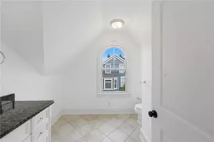 21 Elm St, Newport, RI 02840 - Photo 28