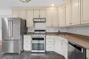 21 Elm St, Newport, RI 02840 - Photo 14
