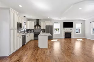 132 Theresa Marie Ave, Woonsocket, RI 02895 - Photo 8