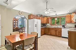 510 Maureen Cir, Burrillville, RI 02839 - Photo 6