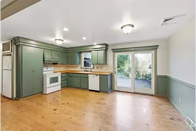 455 South Lake Road, Tiverton, RI 02878 - Photo 6
