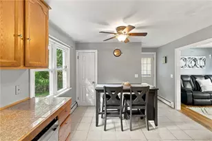 17 Pleasant View Cir, Smithfield, RI 02828 - Photo 8