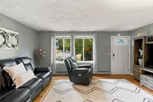 17 Pleasant View Cir, Smithfield, RI 02828 - Photo 2
