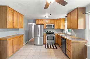 17 Pleasant View Cir, Smithfield, RI 02828 - Photo 6