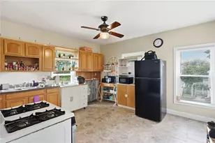 7 Broad St, Warwick, RI 02888 - Photo 20
