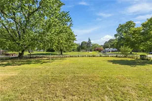11 Tourtelott Ave, Warwick, RI 02886 - Photo 4