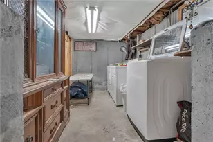 95 Thomas Ave, Pawtucket, RI 02860 - Photo 30