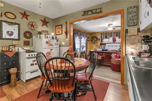 95 Thomas Ave, Pawtucket, RI 02860 - Photo 6