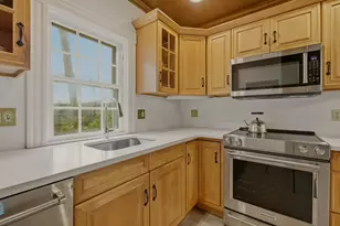 14 Mann Ave, Newport, RI 02840 - Photo 10