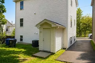 11 Benton St, Providence, RI 02909 - Photo 4