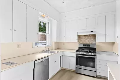 135 Lloyd Avenue, Providence, RI 02906 - Photo 20