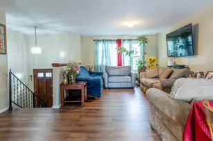 81 Petteys Ave, Providence, RI 02909 - Photo 10