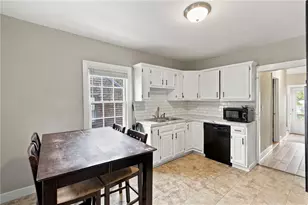 82 Burnside Ave, Newport, RI 02840 - Photo 8