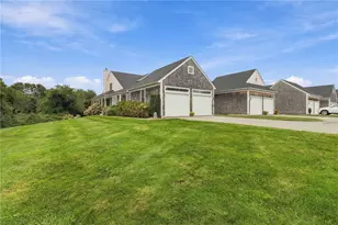17 Pocasset Ln, Portsmouth, RI 02871 - Photo 2
