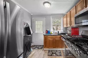 321 Church Ave, Warwick, RI 02889 - Photo 8