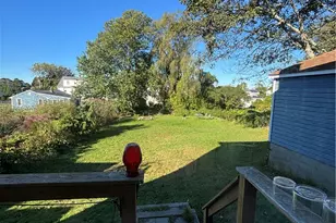 211 Wolcott Ave, Middletown, RI 02842 - Photo 4