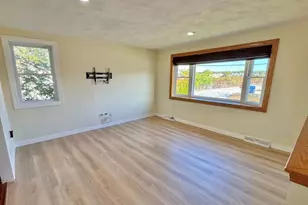 344 Strawberry Field Rd, Warwick, RI 02886 - Photo 4