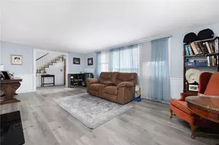 51 Cleveland Ave, Cranston, RI 02920 - Photo 4