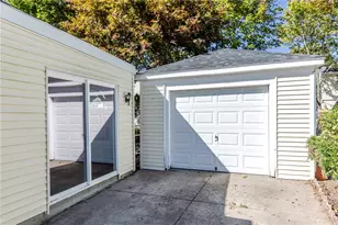 107 Crescent View Ave, East Providence, RI 02915 - Photo 22