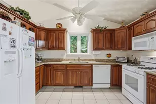 243 Spencer Woods Dr, East Greenwich, RI 02818 - Photo 6