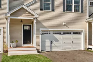 1204 Hunting Hill Dr, Cumberland, RI 02864 - Photo 2