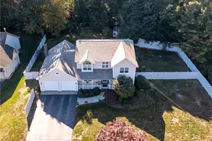 87 Bakewell Ct, Cranston, RI 02921 - Photo 2