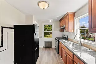 386 Norwood Ave, Warwick, RI 02888 - Photo 10