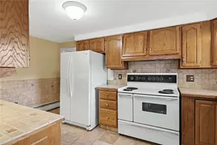 22 Baldino Dr, Cranston, RI 02920 - Photo 20