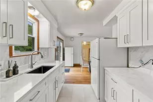 11 Dupont Cir, North Kingstown, RI 02852 - Photo 12
