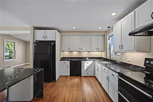 156 Putnam St, East Providence, RI 02914 - Photo 6